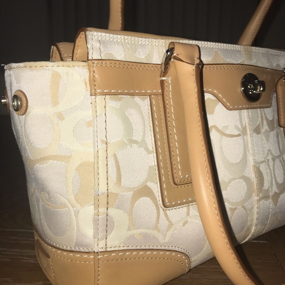 COACH Handbag almost new used a couple of times. - Picture 6 of 8